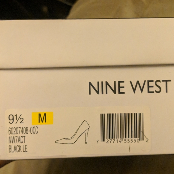 Nine West Black Leather Pointed Toe Pump - Picture 6 of 6